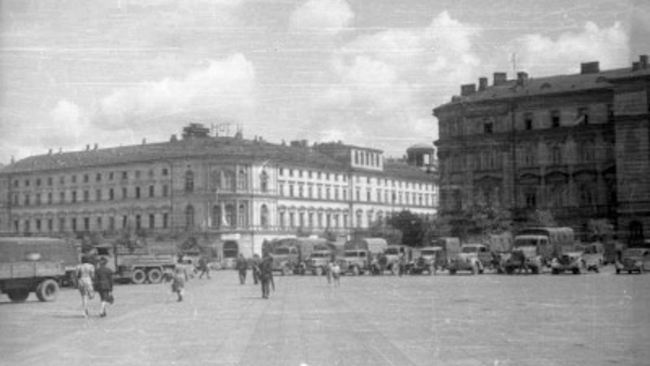 Fot. Stefan Bałuk | Jerzy Piorkowski (1957) Miasto Nieujarzmione, Warsaw: Iskry, pp. 70 no ISBN