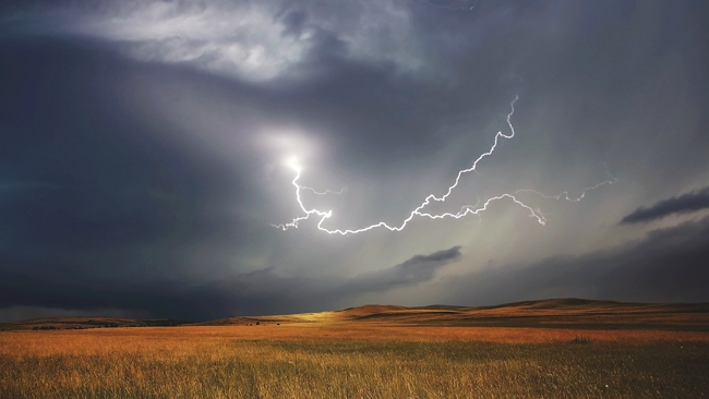 W środę i czwartek okresami będzie padać. Zwłaszcza w środę możliwe również burze.