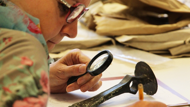 Archeolog - Gabriella Kertész w trakcie pracy