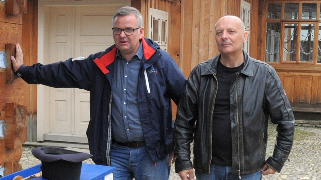 Artur Andrus, gospodarz programu oraz jego autor Tomasz Paulukiewicz.