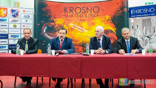 Konferencja prasowa przed Międzynarodowym Turniejem Siatkarskim o Puchar Prezydenta Miasta Krosna.