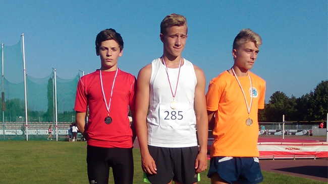 Szymon pierwsz od lewej.