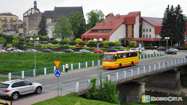 Most położony na ul. Okrzei w Krośnie (nad rzeką Wisłok)