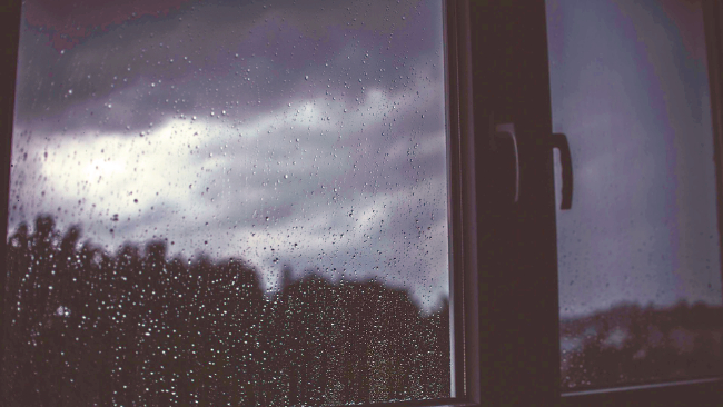 Front ciepły wyrzuca z Polski chłodne arktyczne powietrze. Od połowy tygodnia wyraźnie cieplej, ale wciąż wilgotno.