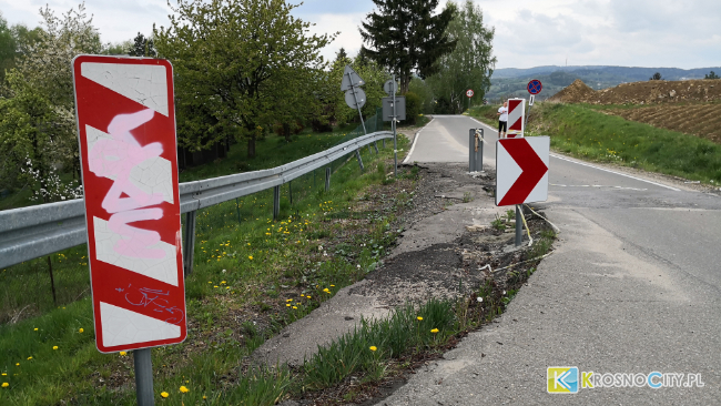 Osuwisko na rozjeździe ulic Okrzei i Prządki w Krośnie.