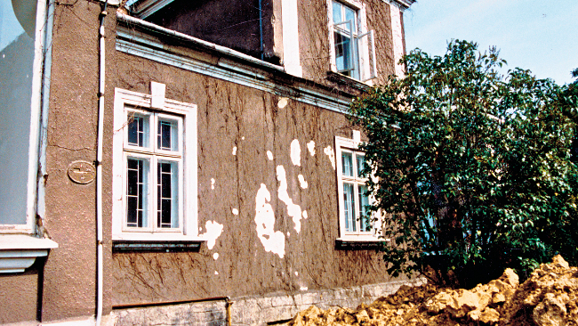 Zabytkowa willa pochodzi z roku 1905 i wybudowana została według projektu austriackiego architekta Jozefa Rohmanna, według pozwolenia na budowę L.825/905. Przez lata zmieniali się właściciele.