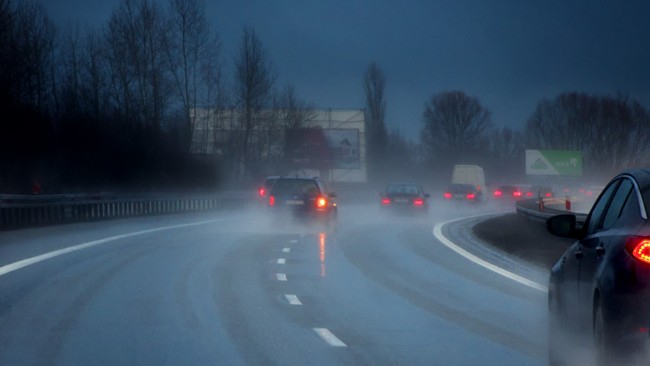 W środę jeszcze trochę słońca. W czwartek natomiast pochmurno, możliwy marznący deszcz i gołoledź.