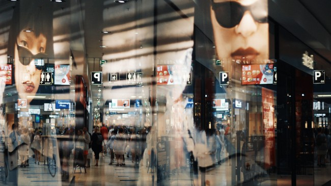 Otwarcie sklepów w galeriach ma być pierwszym etapem luzowania obostrzeń.