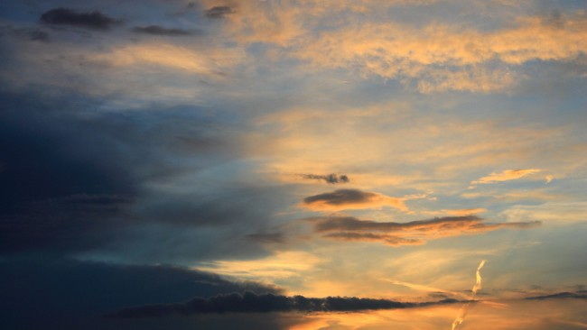 Koniec maja i początek czerwca jeszcze bez zmian. Będzie i trochę słońca, i trochę chmur, przelotnie popada deszcz.