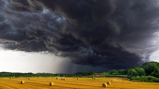 Pod koniec tygodnia wrócą przelotne deszcze i burze. W niedzielę ponadto znaczne wahania ciśnienia.