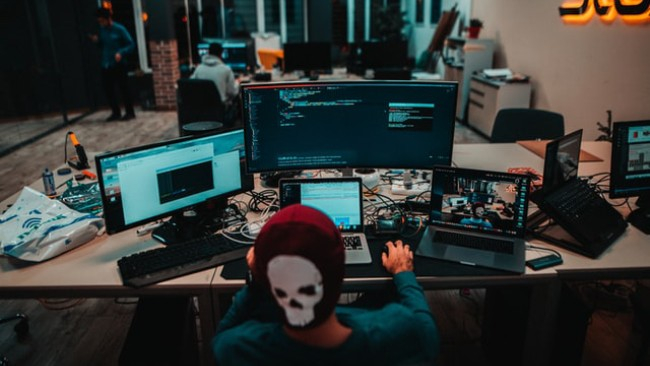 Nie wiesz, co to takiego software house? Tu znajdziesz odpowiedź.