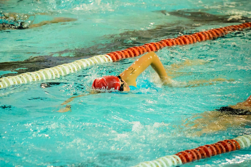 2. Nocny Charytatywny Maraton Pływacki. Fot. Karol Słomka