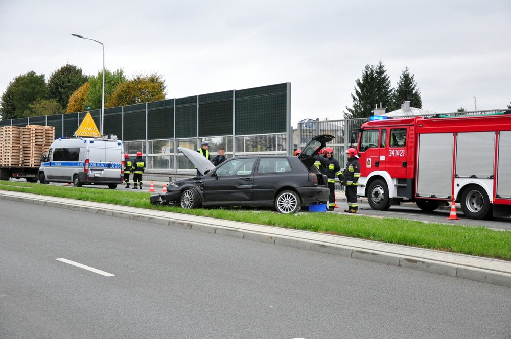 Zderzenie Golfa z dostawczym Iveco