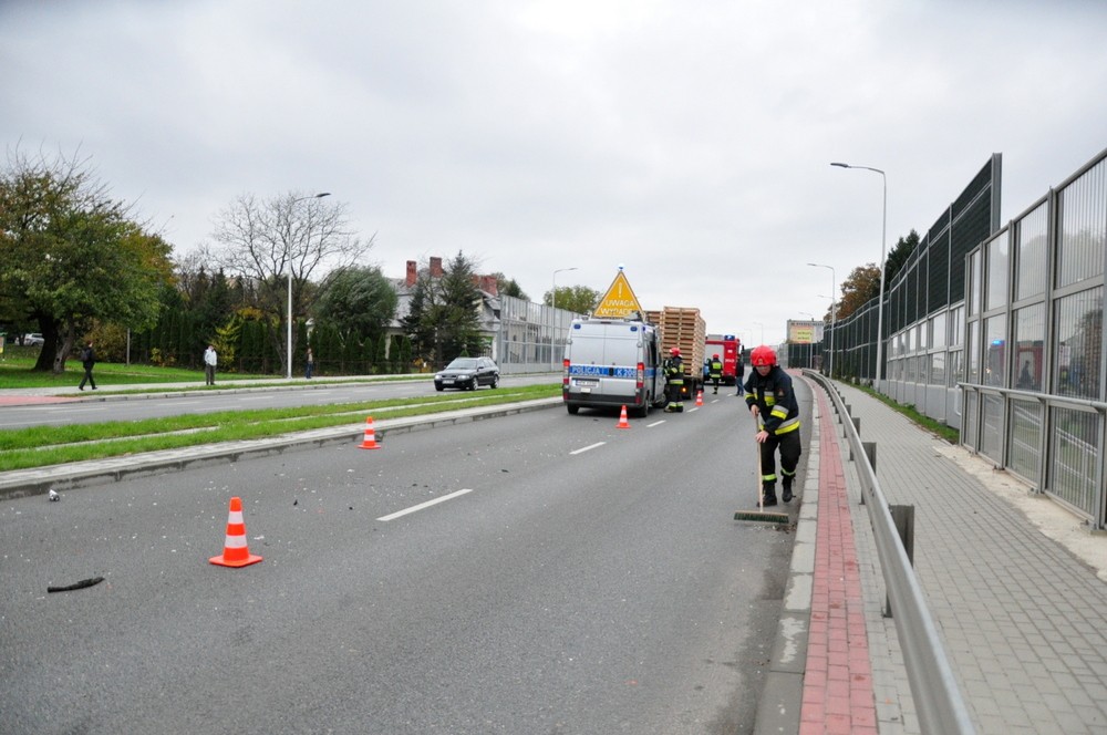 Zderzenie Golfa z dostawczym Iveco