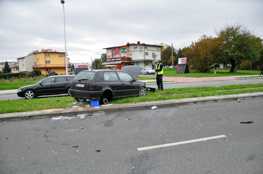 Zderzenie Golfa z dostawczym Iveco