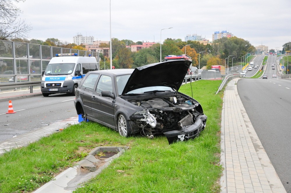 Zderzenie Golfa z dostawczym Iveco