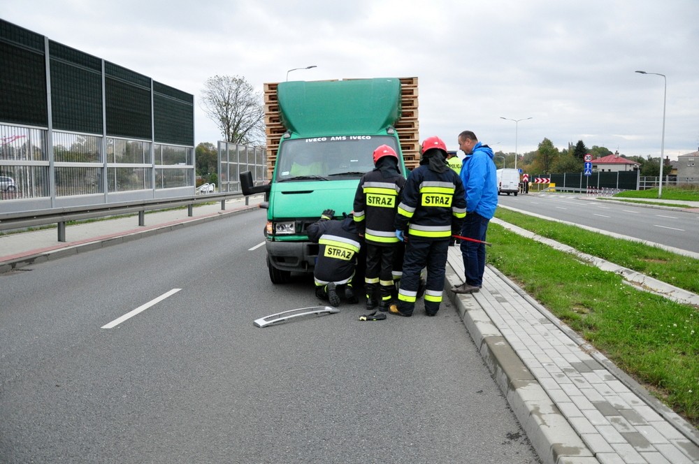Zderzenie Golfa z dostawczym Iveco