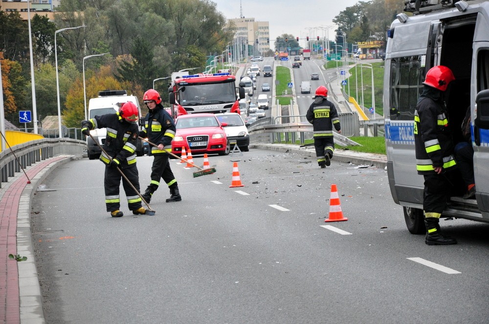 Zderzenie Golfa z dostawczym Iveco