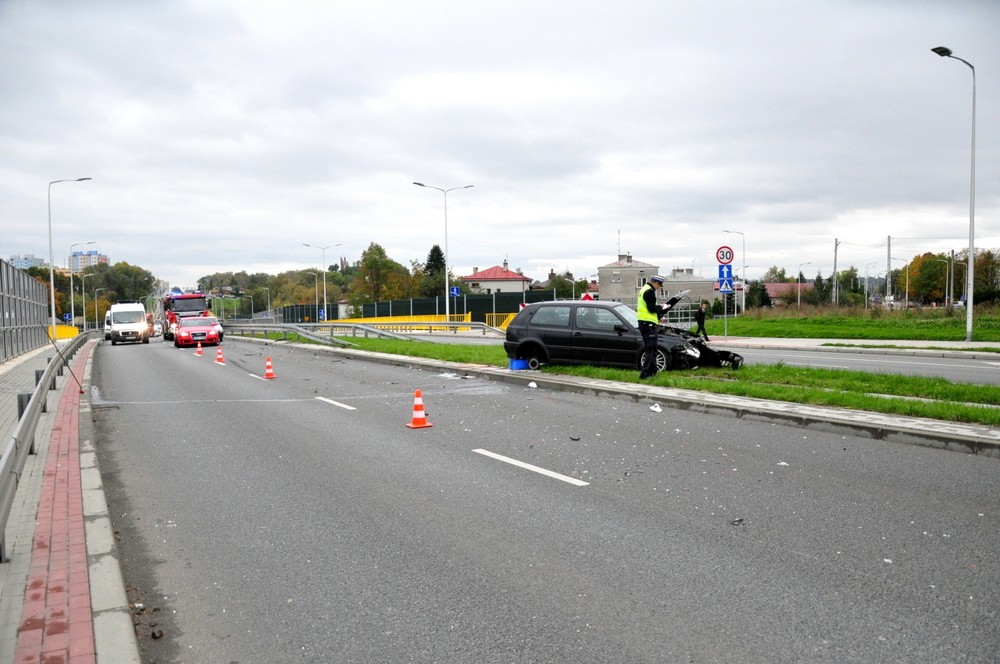 Zderzenie Golfa z dostawczym Iveco