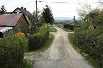 Nowy asfalt w Potoku: Modernizacja drogi wewnętrznej.