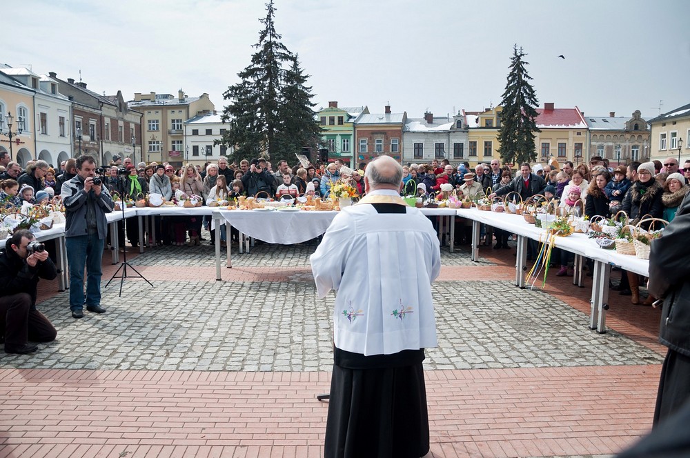 Wielkanocny stół na Rynku Fot. Łukasz Jaracz