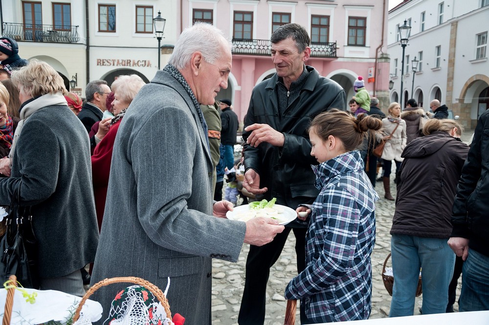 Wielkanocny stół na Rynku Fot. Łukasz Jaracz