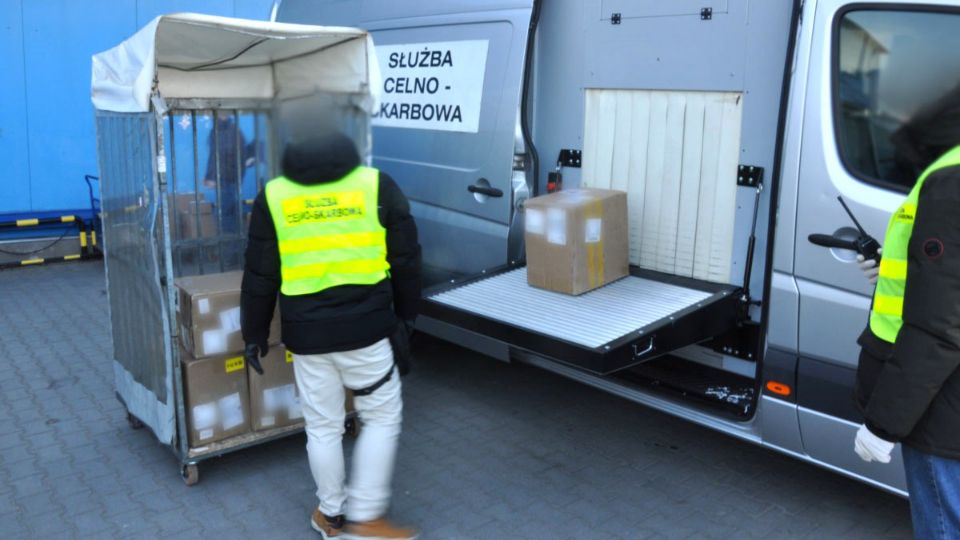 Nielegalne e-papierosy w przesyłkach.