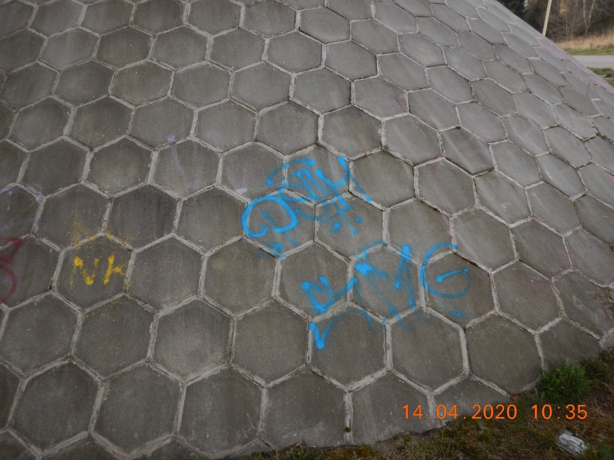 Pseudografficiarze zdewastowali kilka obiektów w Krośnie