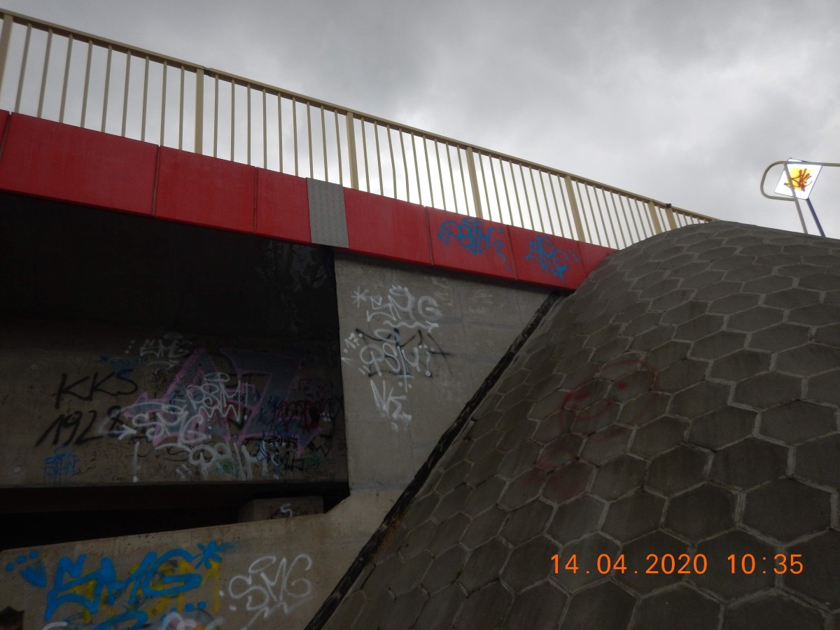 Pseudografficiarze zdewastowali kilka obiektów w Krośnie