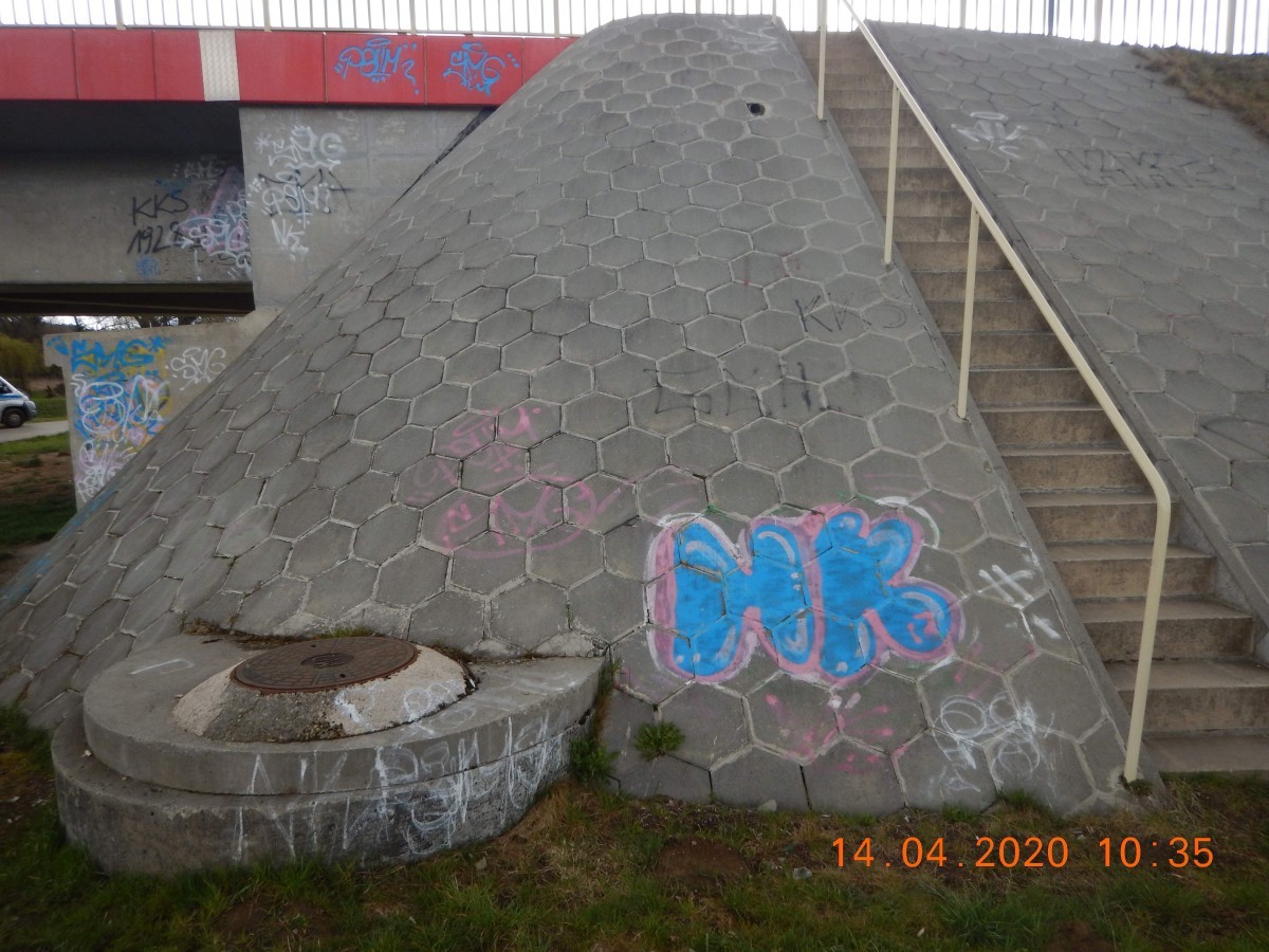 Pseudografficiarze zdewastowali kilka obiektów w Krośnie