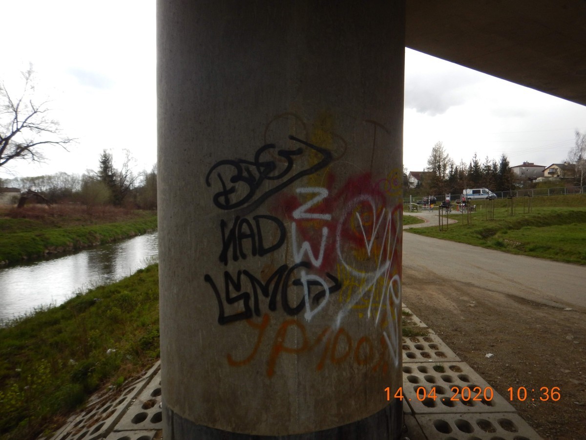 Pseudografficiarze zdewastowali kilka obiektów w Krośnie