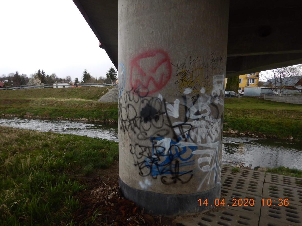 Pseudografficiarze zdewastowali kilka obiektów w Krośnie