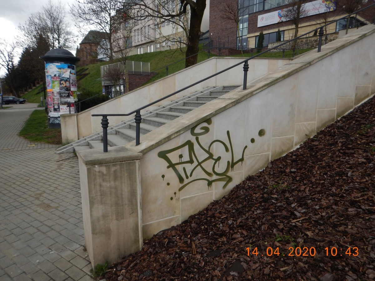 Pseudografficiarze zdewastowali kilka obiektów w Krośnie