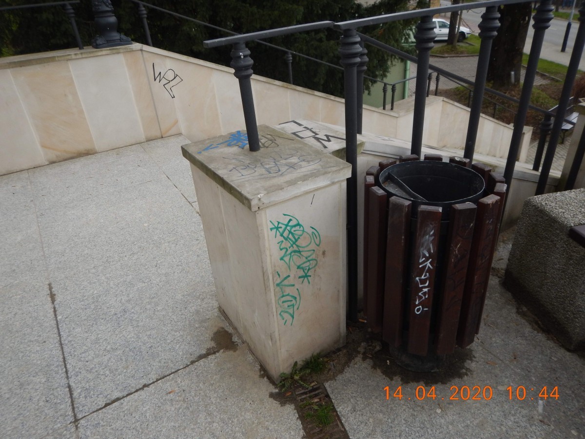 Pseudografficiarze zdewastowali kilka obiektów w Krośnie