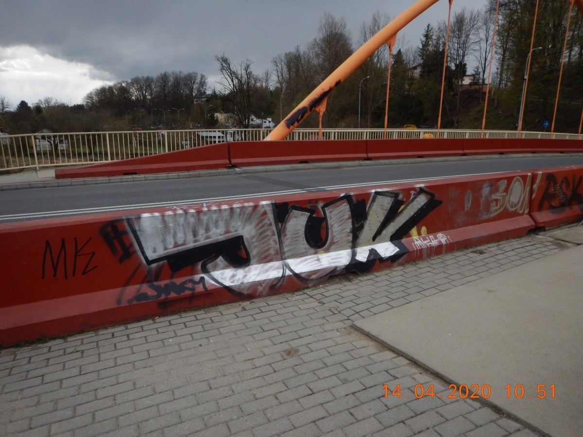 Pseudografficiarze zdewastowali kilka obiektów w Krośnie