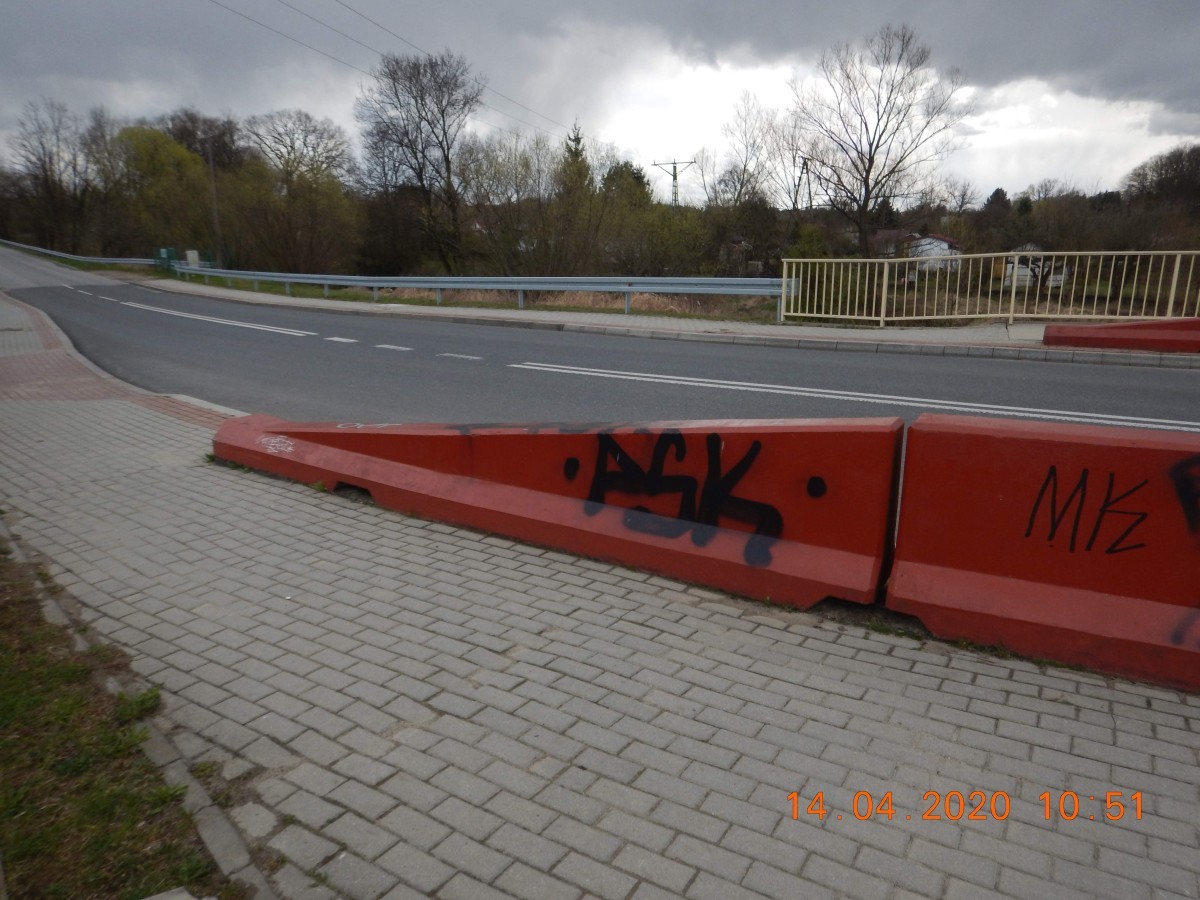 Pseudografficiarze zdewastowali kilka obiektów w Krośnie