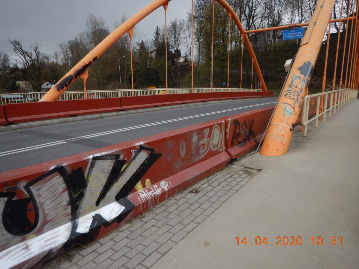 Pseudografficiarze zdewastowali kilka obiektów w Krośnie