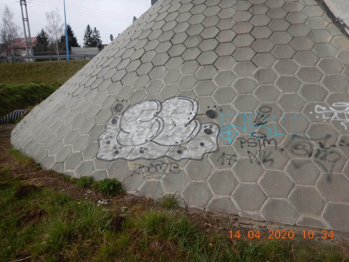 Pseudografficiarze zdewastowali kilka obiektów w Krośnie