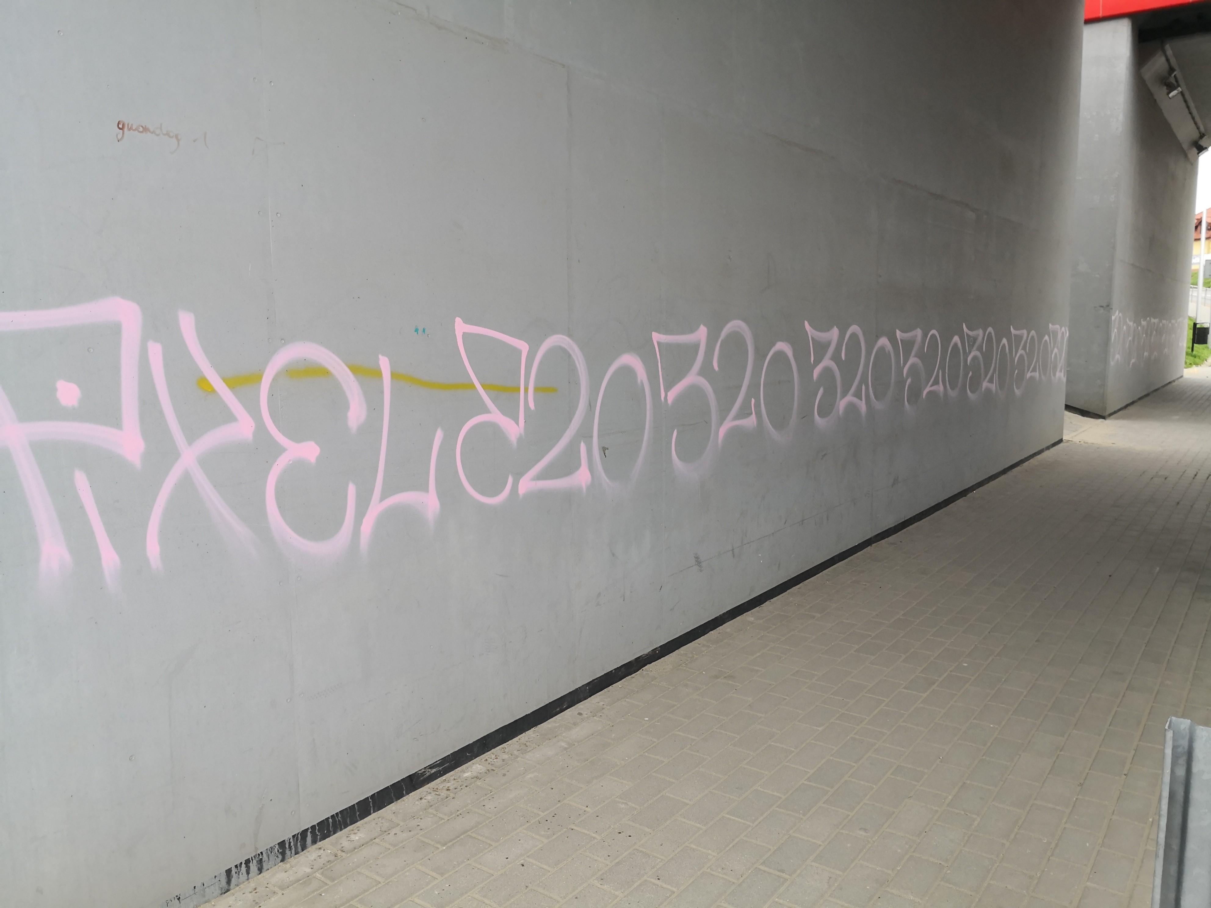 Pseudografficiarze zdewastowali kilka obiektów w Krośnie