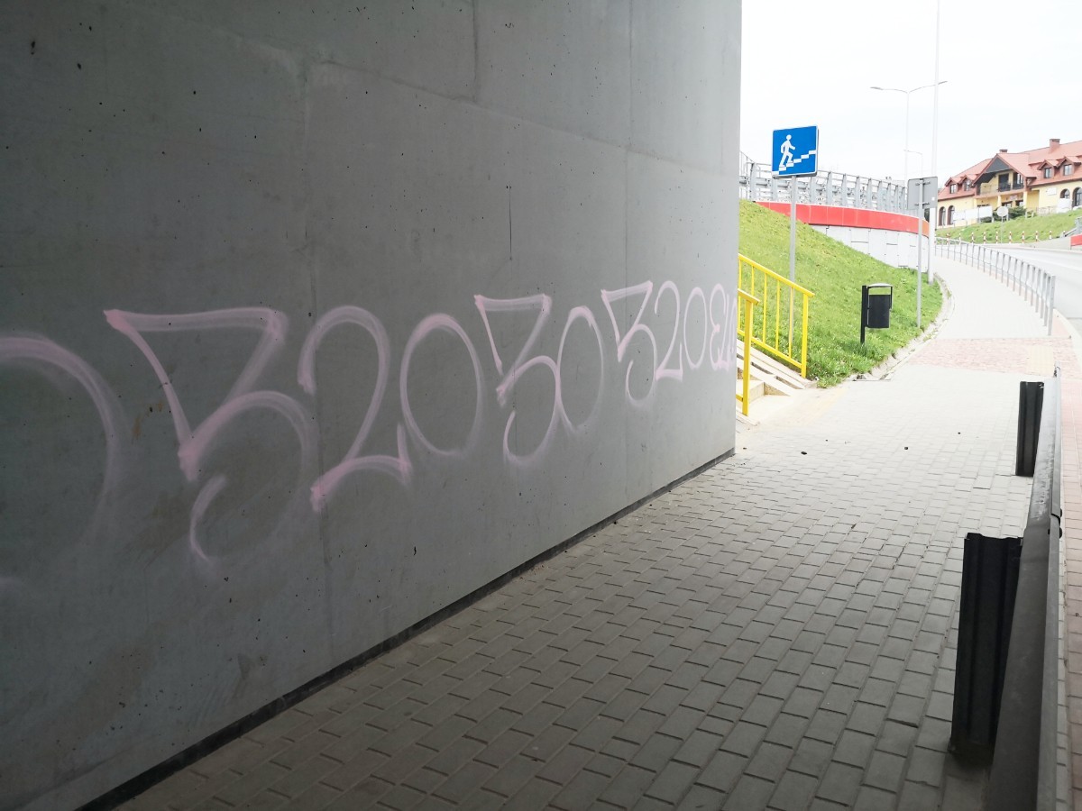 Pseudografficiarze zdewastowali kilka obiektów w Krośnie