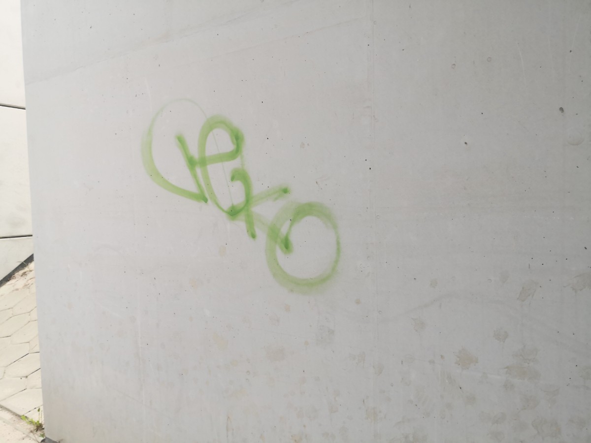 Pseudografficiarze zdewastowali kilka obiektów w Krośnie