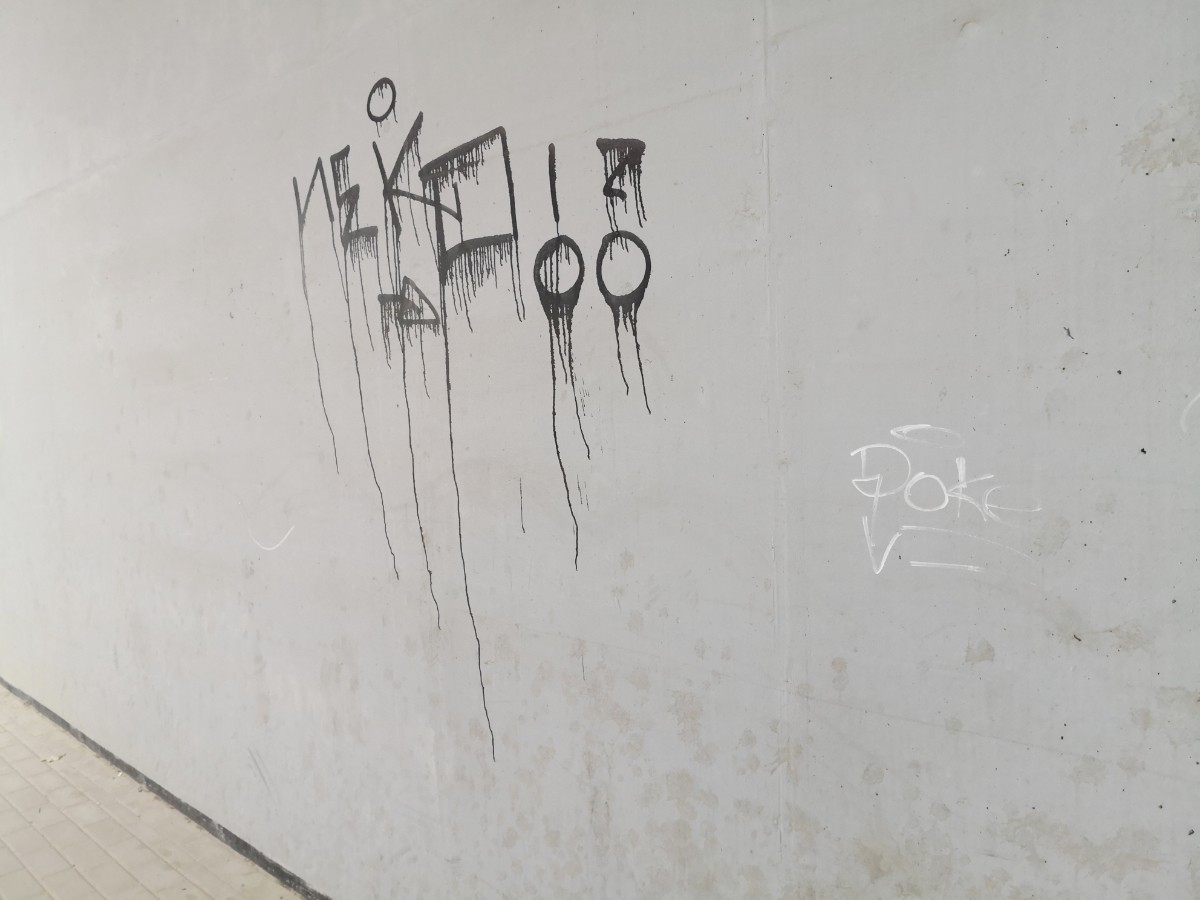 Pseudografficiarze zdewastowali kilka obiektów w Krośnie