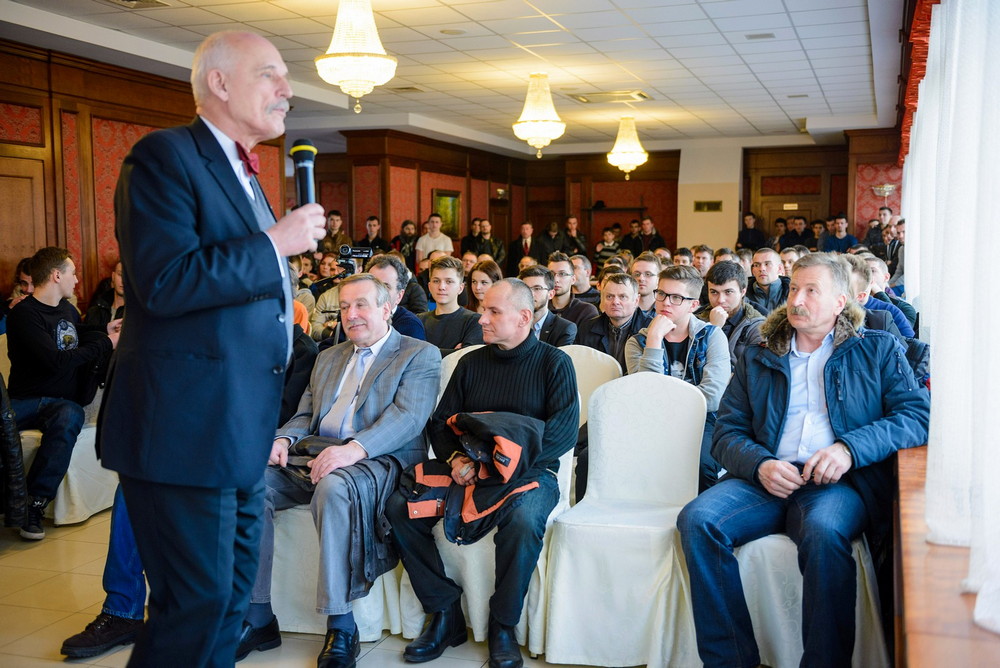 Janusz Korwin-Mikke odwiedził "Miasto Szkła". Fot. Łukasz Jaracz