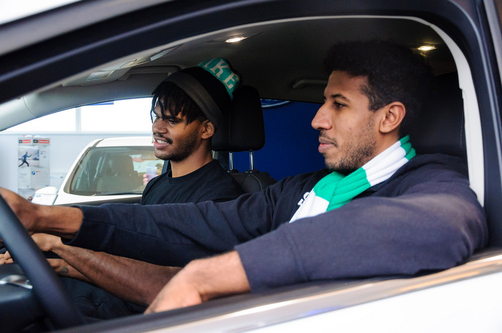 Royce Woolridge oraz Kareem Maddox w salonie Forda