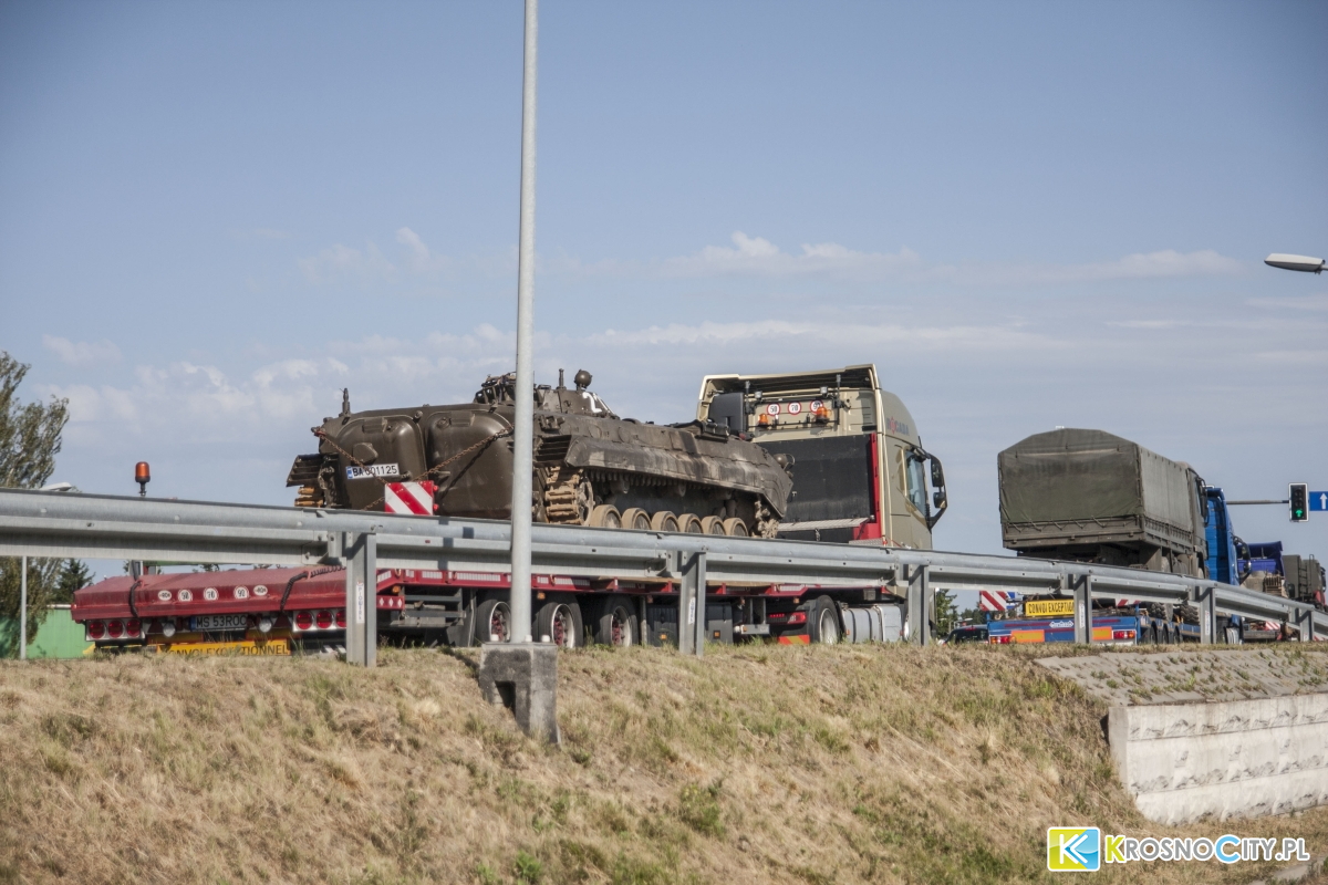 Konwój rumuńskich maszyn wojskowych przez DK28