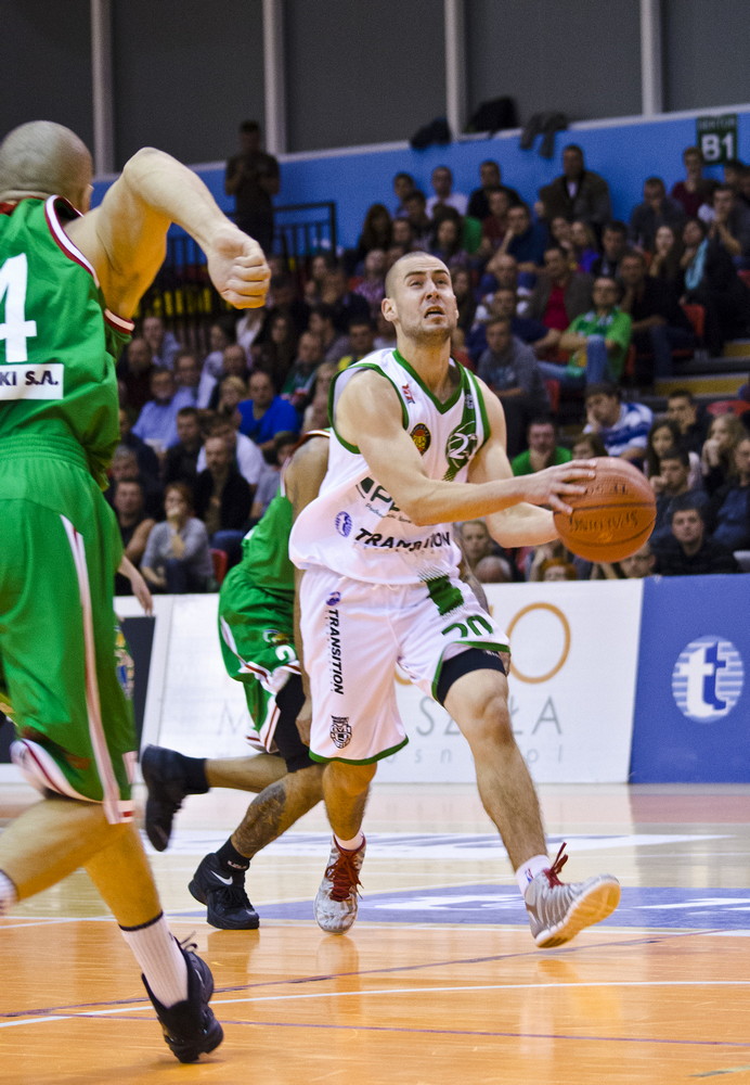 KOSZYKÓWKA: Miasto Szkła Krosno 62:52 Legia Warszawa. Fot. Karol Słomka