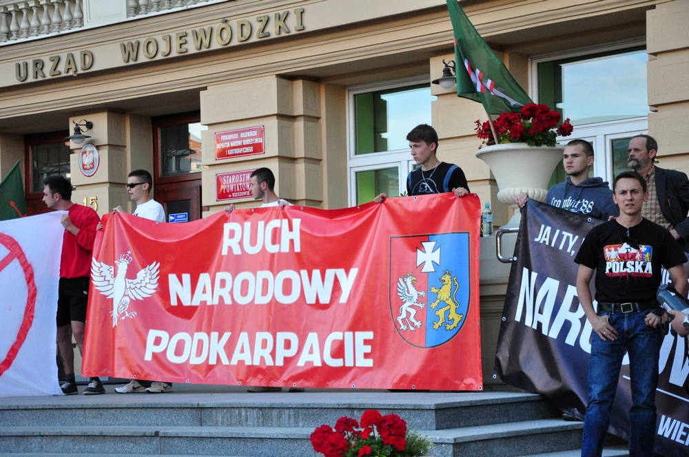 "Donald ty łotrze, w Rzeszowie nikt cię nie poprze!"