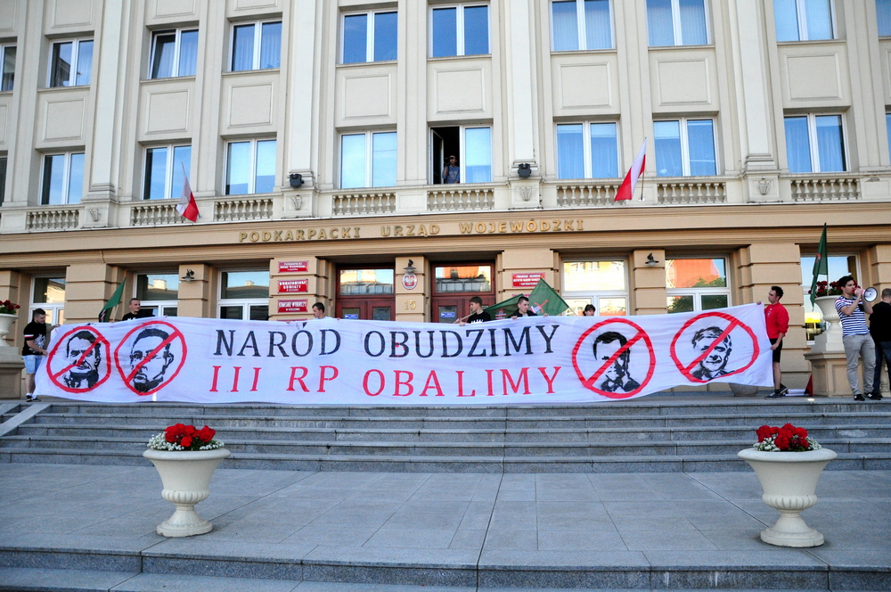"Donald ty łotrze, w Rzeszowie nikt cię nie poprze!"