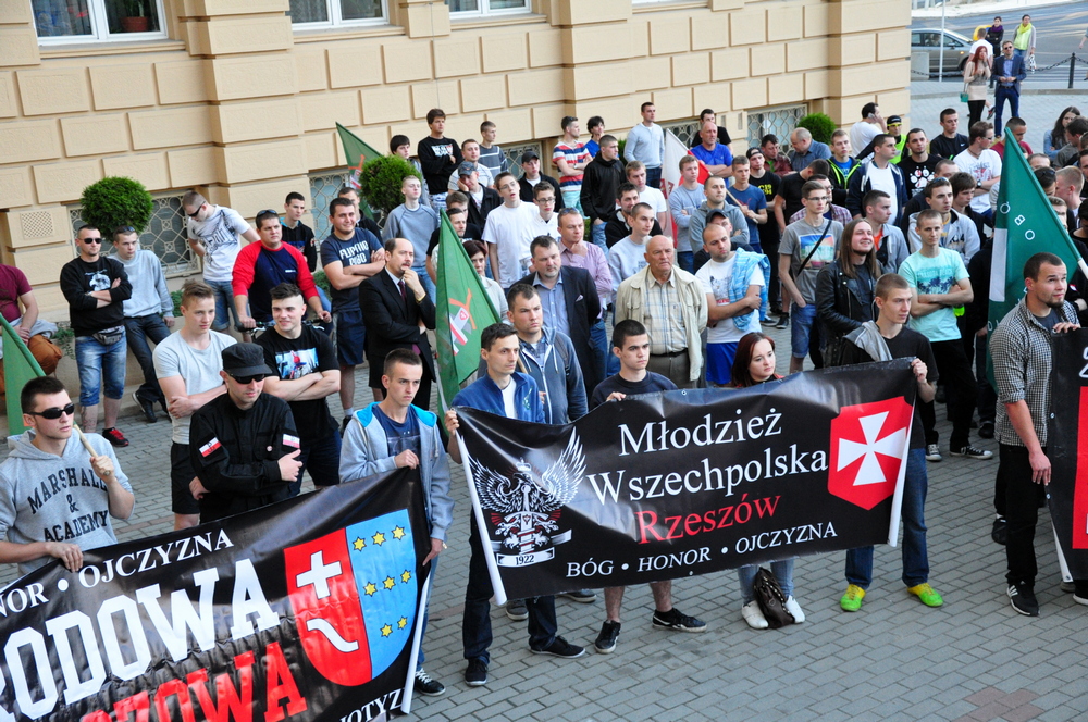 "Donald ty łotrze, w Rzeszowie nikt cię nie poprze!"
