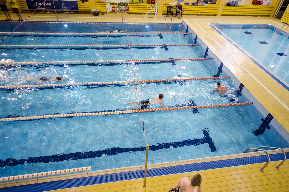 I Nocny Charytatywny Maraton Pływacki. Fot. Karol Słomka